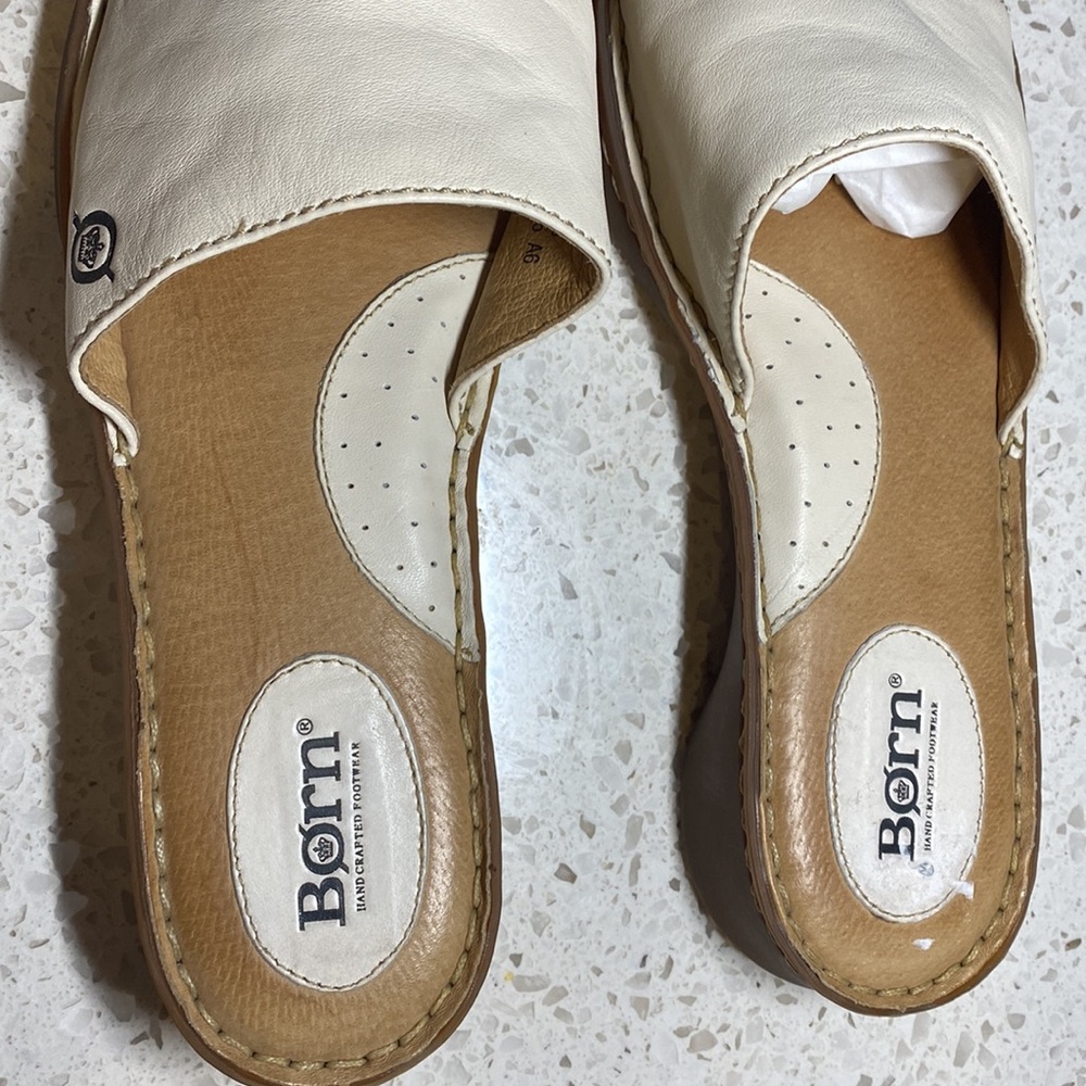 Born Women's Cream Leather Sandals - Picture 3 of 4